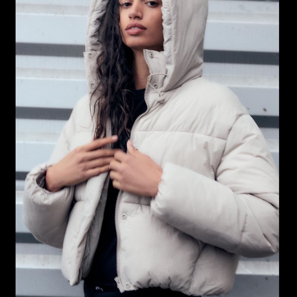 Zara Women's Light Beige Puffer Jacket with hood NWT